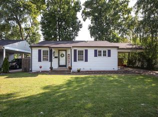 12142 Parkwood Pl, Maryland Heights, MO 63043