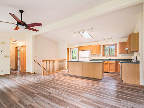5th image of 14400 Pinewood Dr