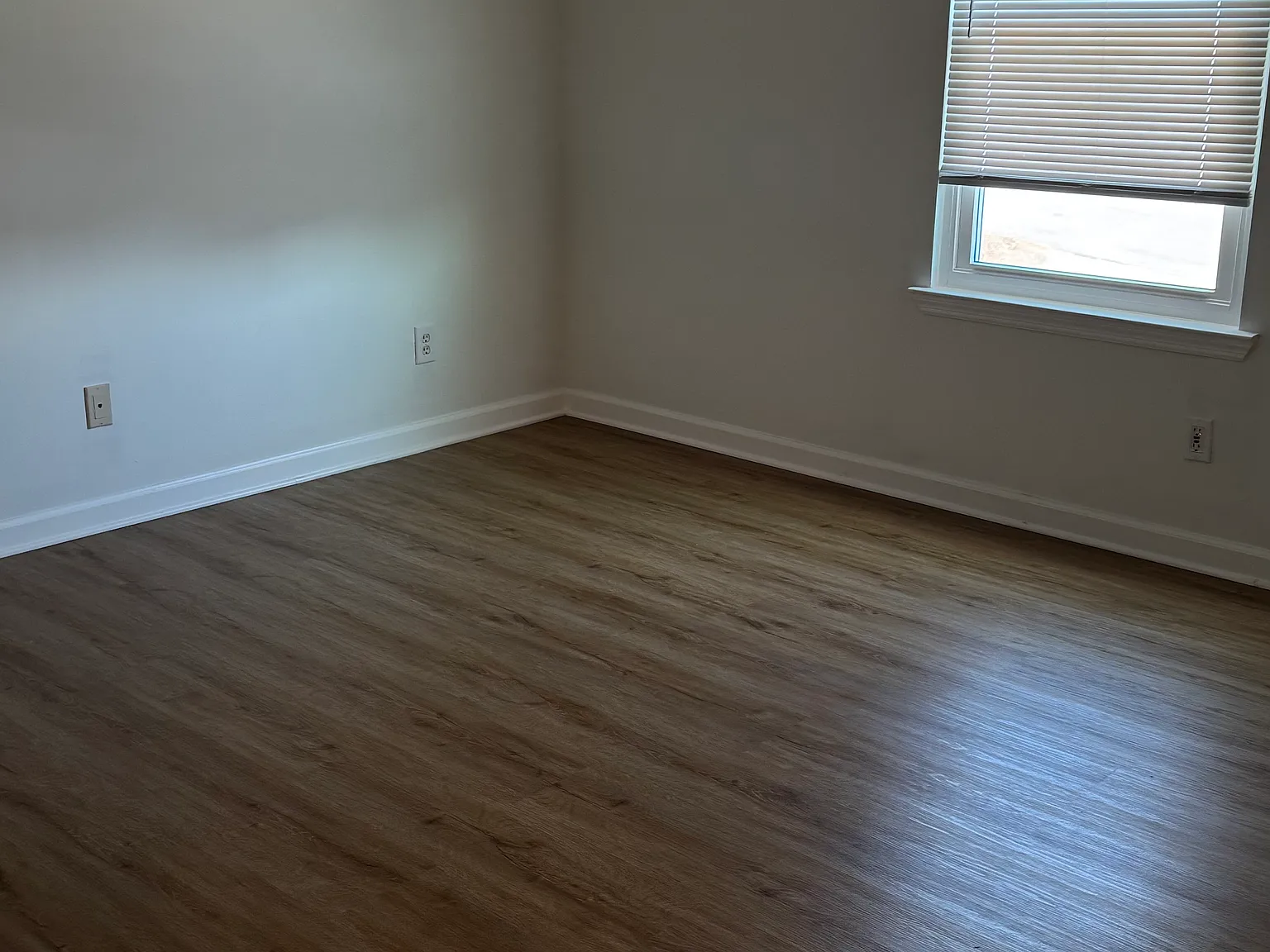 2 bed, 1.5 bath, 1100 sqft, $1,050 — Photo 2