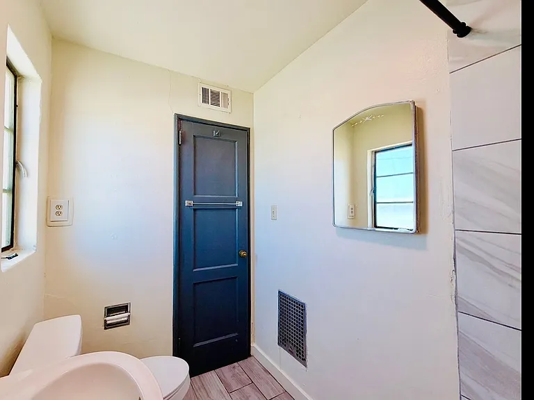 1 Bedroom Cottage Style Homes! — Photo 15