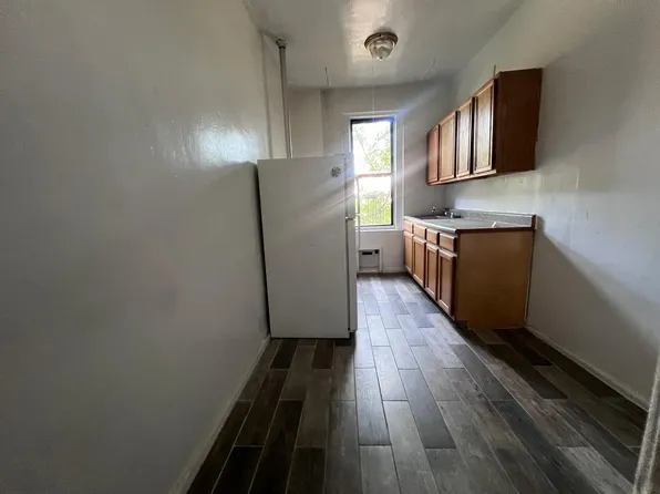 14 Bogardus Place image 3 of 13