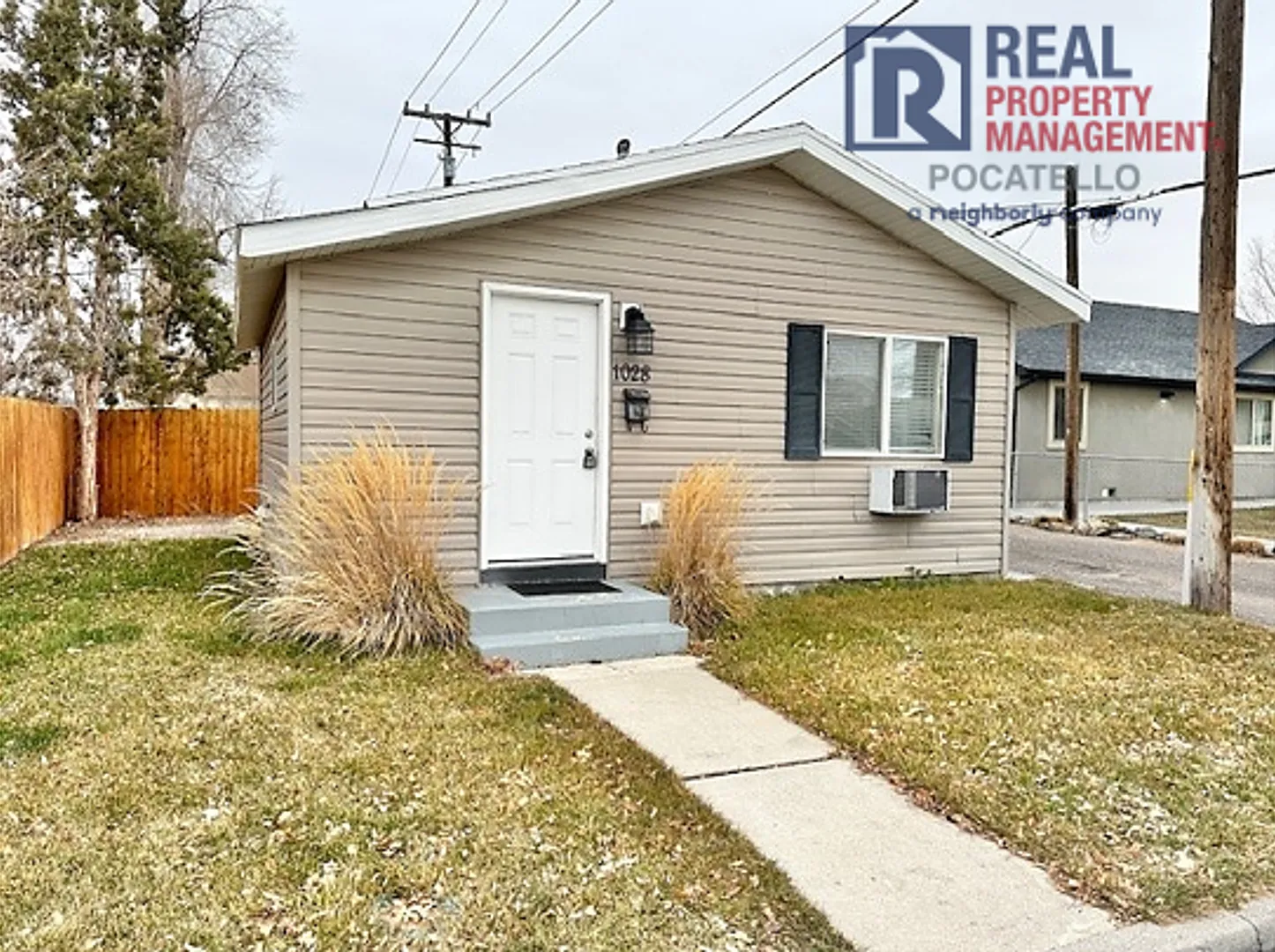 1 bed 1 bath single family home - small dog negotiable — Photo 1