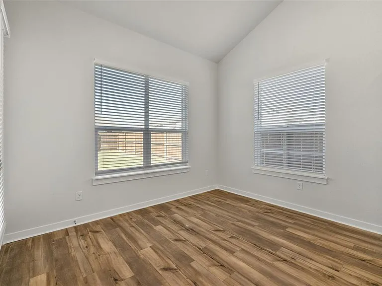 113 Shadow Oak Cv — Photo 14