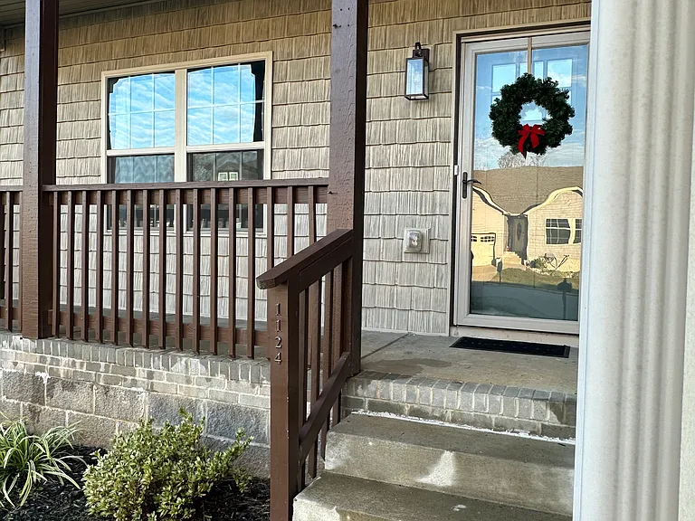 1124 Eagles View Dr — Photo 3