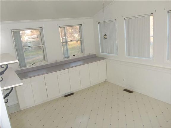 4th image of 2512 Frances Ave