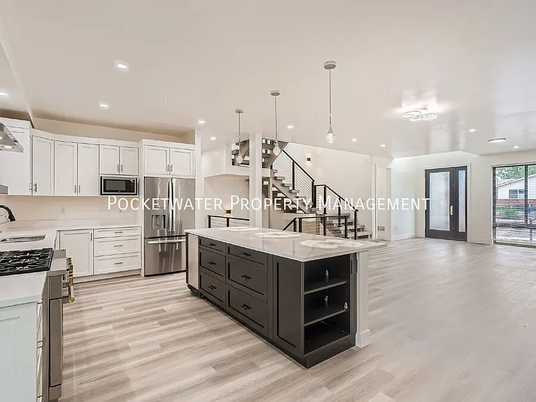 3595 Darley Ave — Photo 6