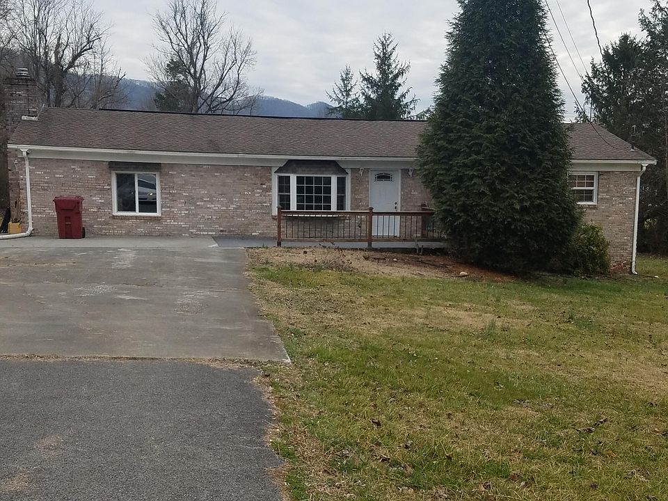 1st image of 3 Broadwood Cir