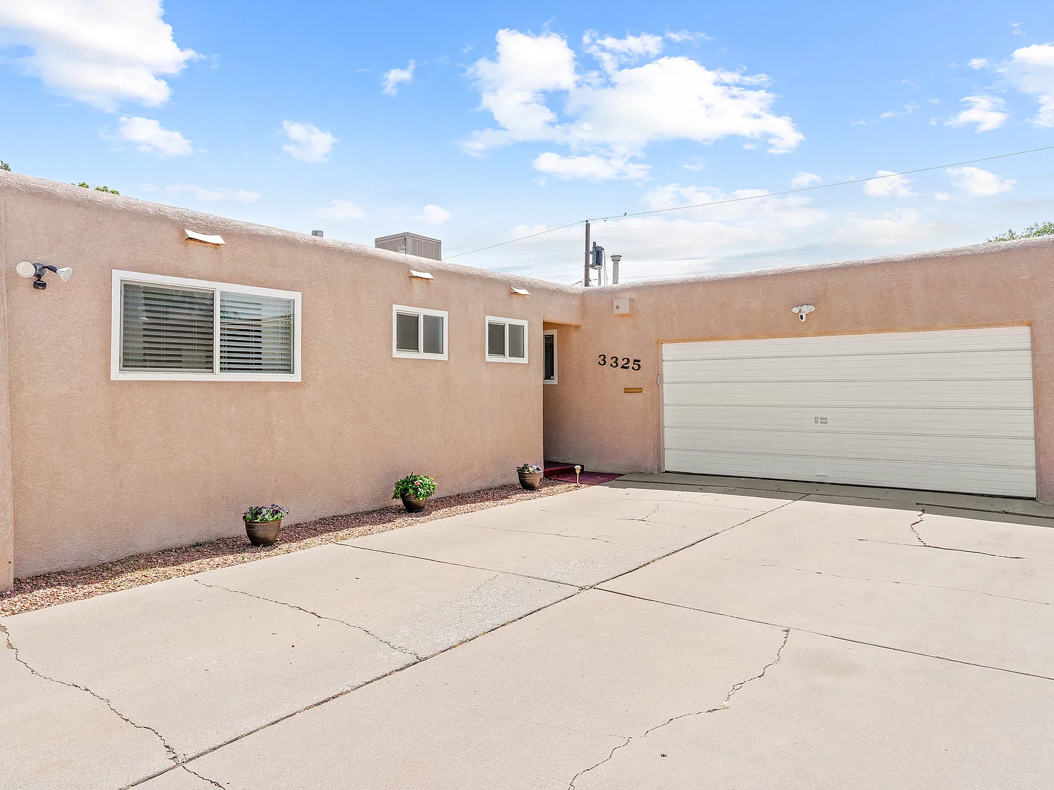 3325 Betts Dr NE — Photo 2