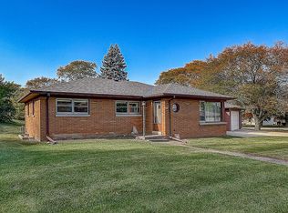 3945 S 44th St, Greenfield, WI 53220