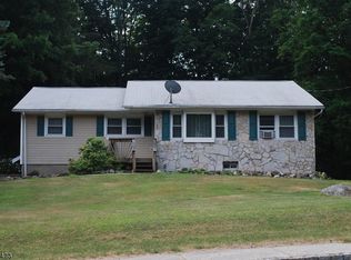 4 Mansfield Dr, Stanhope, NJ 07874