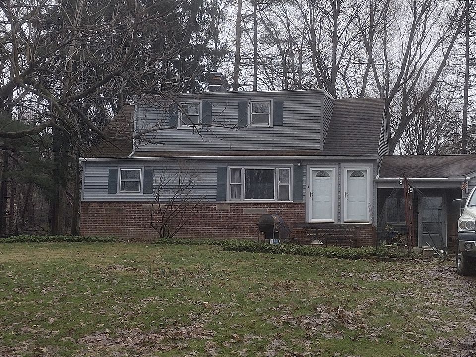 1st image of 40 Gilbert Dr #Up