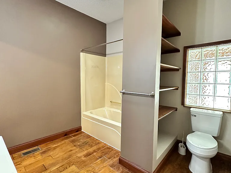 923 E Hillcrest Dr #2 — Photo 19