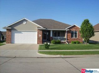 3127 Applewood Dr, Fremont, NE 68025