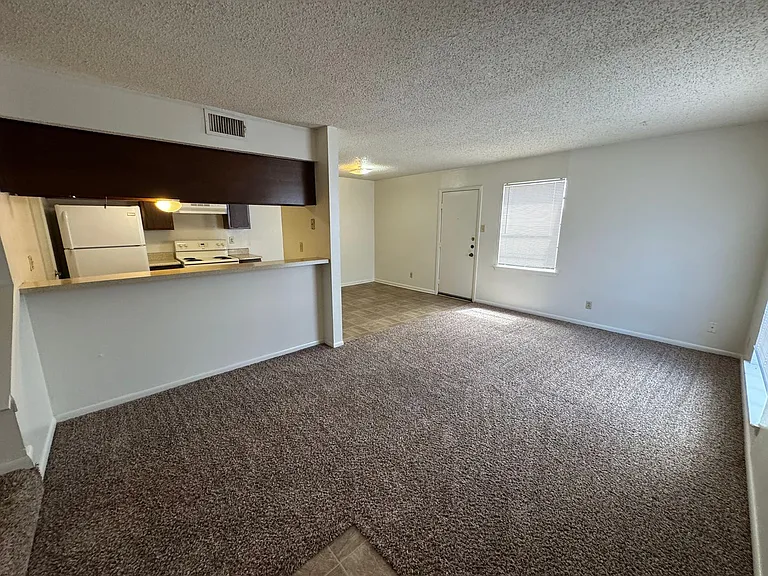4504 Chase Cir — Photo 3