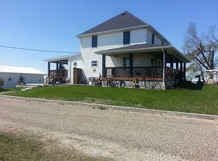 3028 51st St, Center Point, IA 52213