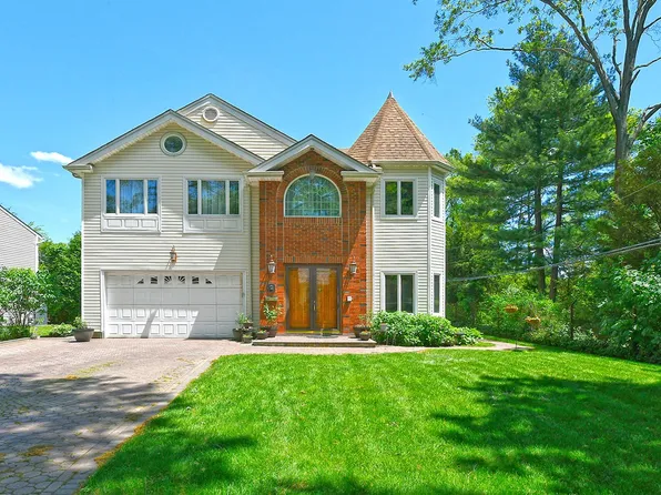 2 Sandy Court, Garden City, NY 11530