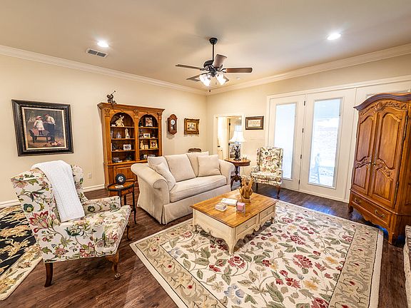 2nd image of 14 Tuscan Villa Cir