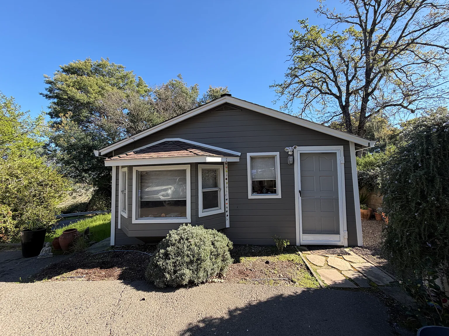 Studio, $1,900 — Photo 1