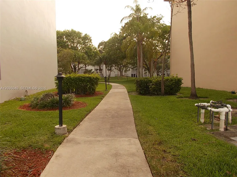 1400 SW 124th Ter #106Q — Photo 35