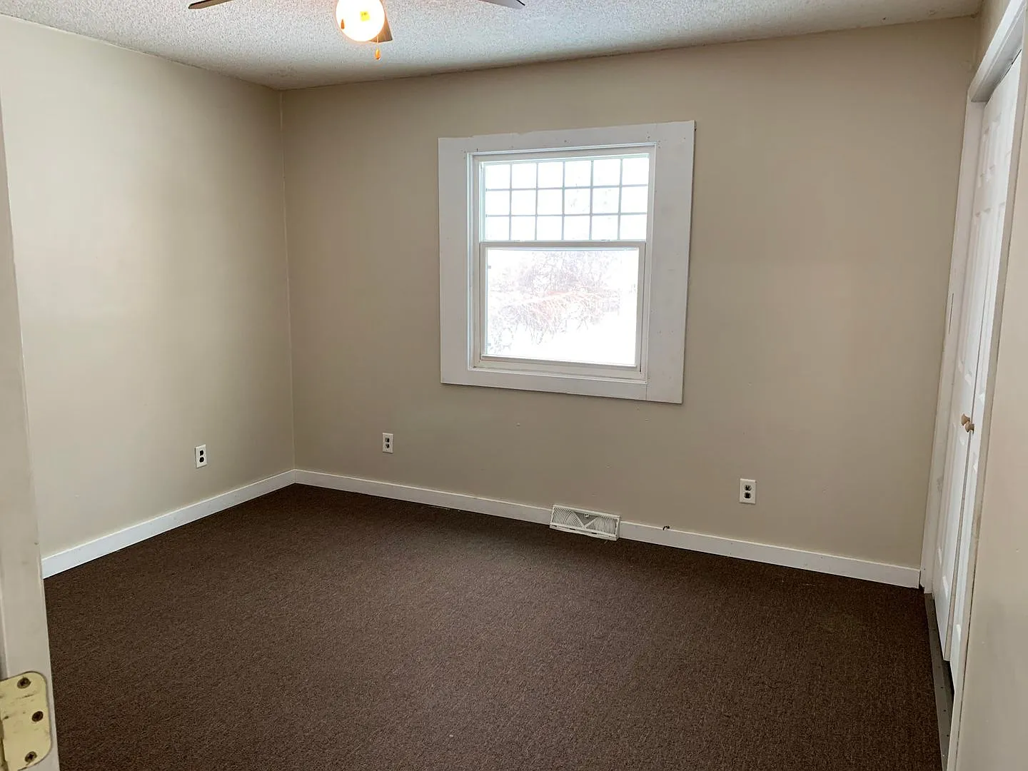 Lovely 3 Bedroom Southside Holland — Photo 3