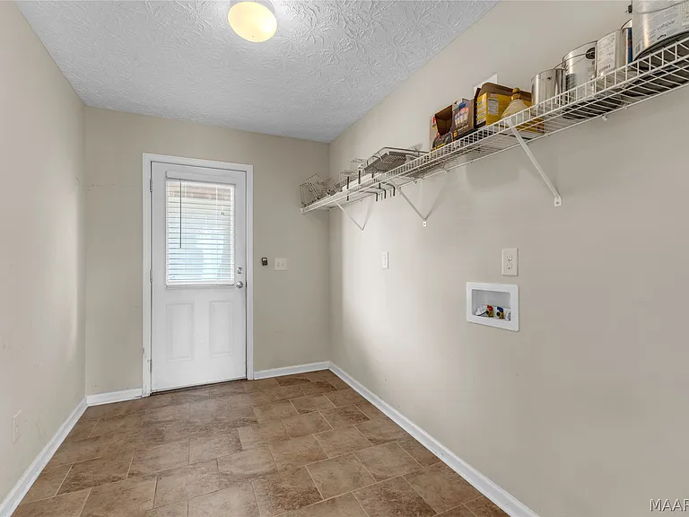 76 Zachary Cir — Photo 14