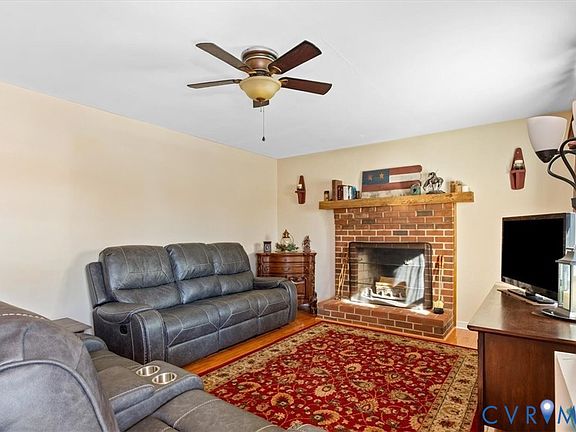 2nd image of 1411 Holly Grove Dr