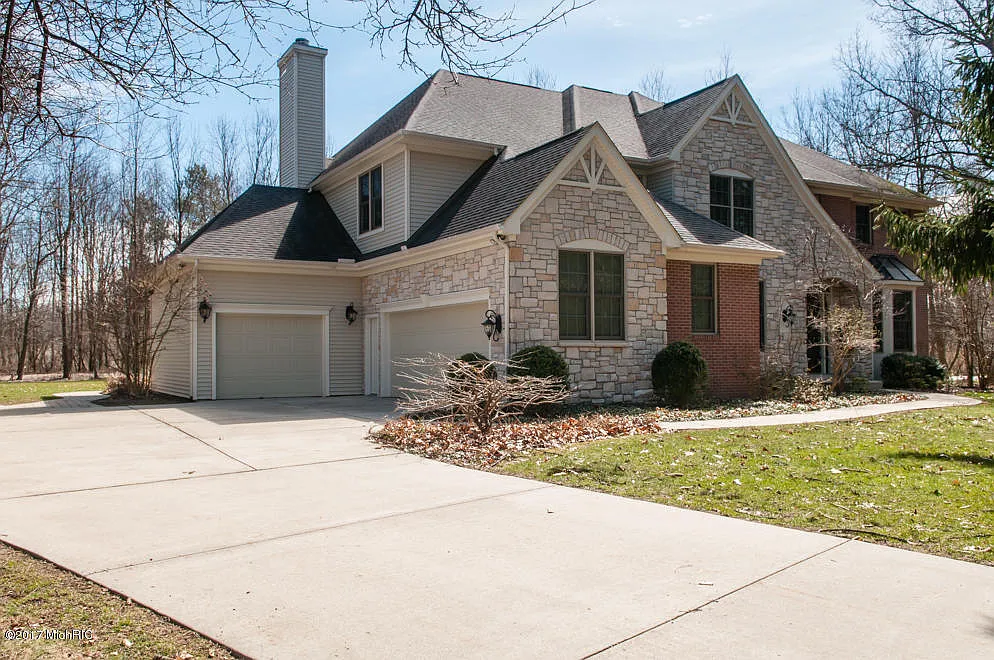 6438 E Bay Ln photo 1