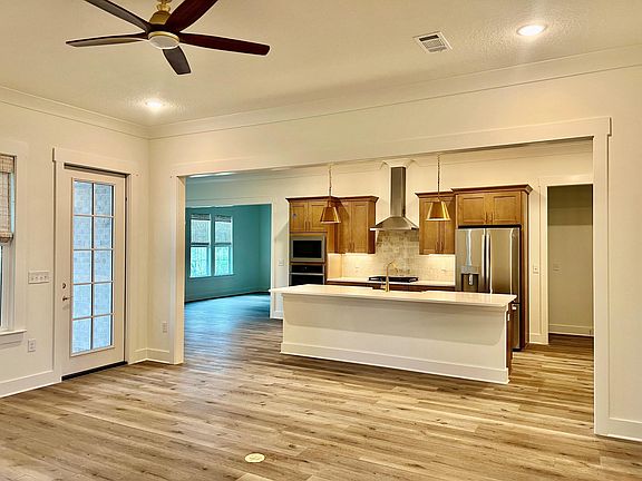 3rd image of 141 Caraway Dr