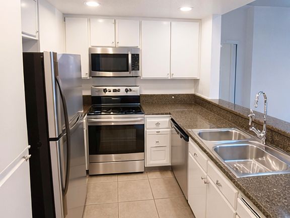 4th image of 1059 S Bedford St APT 102