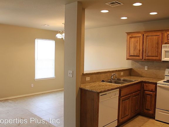 4th image of 2982 Creekside Dr