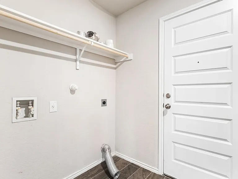 2432 Ayers Dr — Photo 11