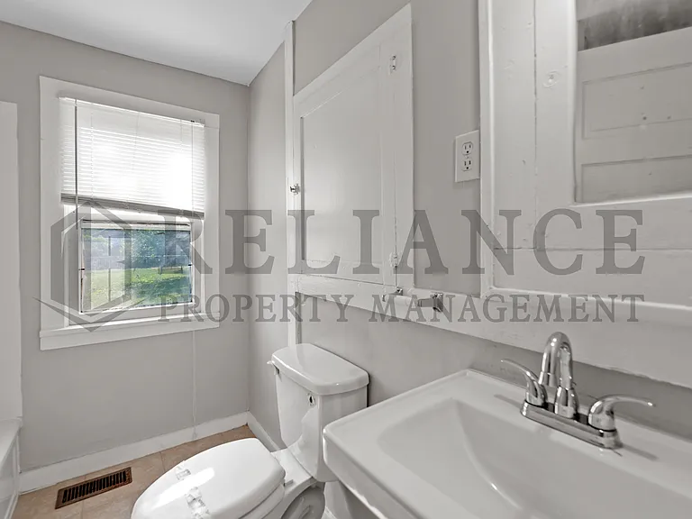 232 S Sedgwick St — Photo 30