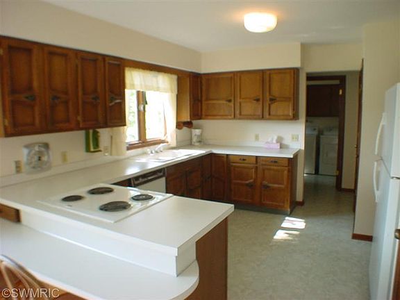 4th image of 13900 Stearns Ct