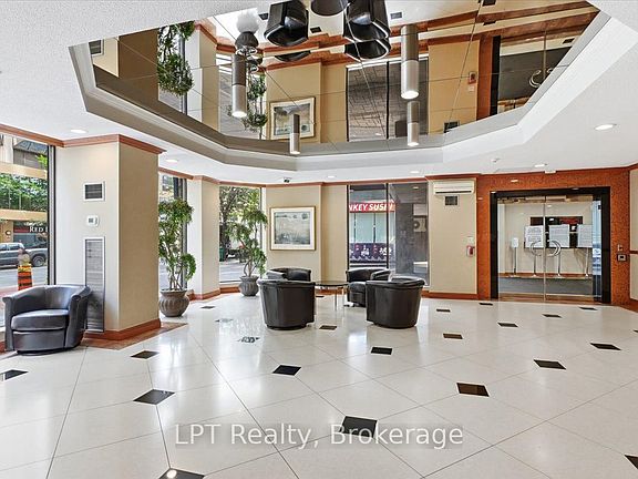 3rd image of 633 Bay St #2721