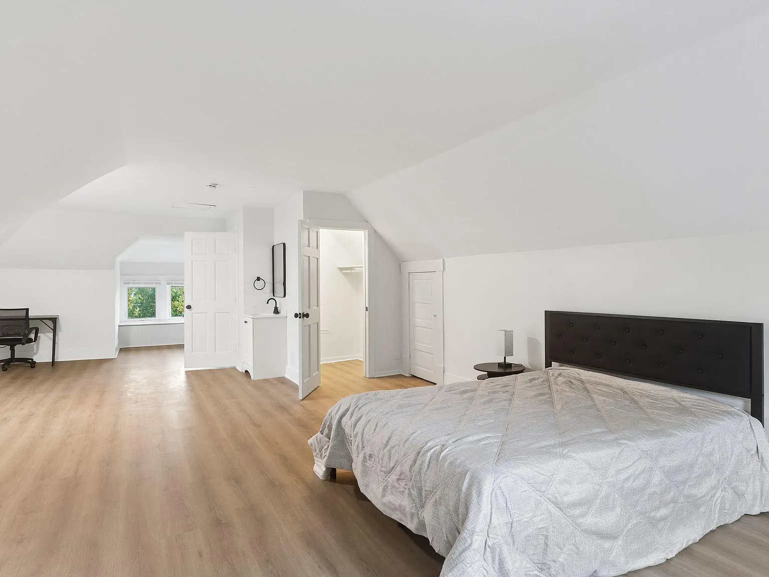 4 bed, 3.0 bath, 2600 sqft, $1,183 — Photo 1