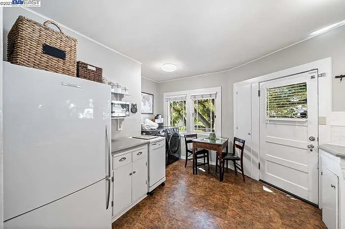 769 Vincente Ave — Photo 12