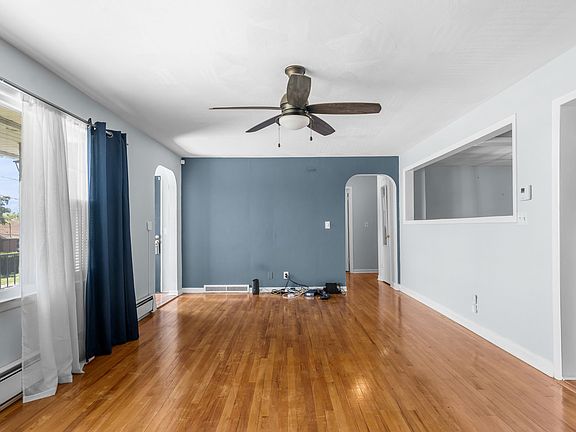 5th image of 415 Prescott Ave