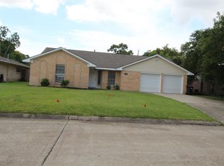 409 River Bend Dr, Baytown, TX 77521