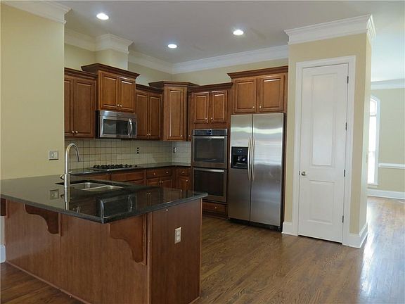 3rd image of 131 W Ridge Way