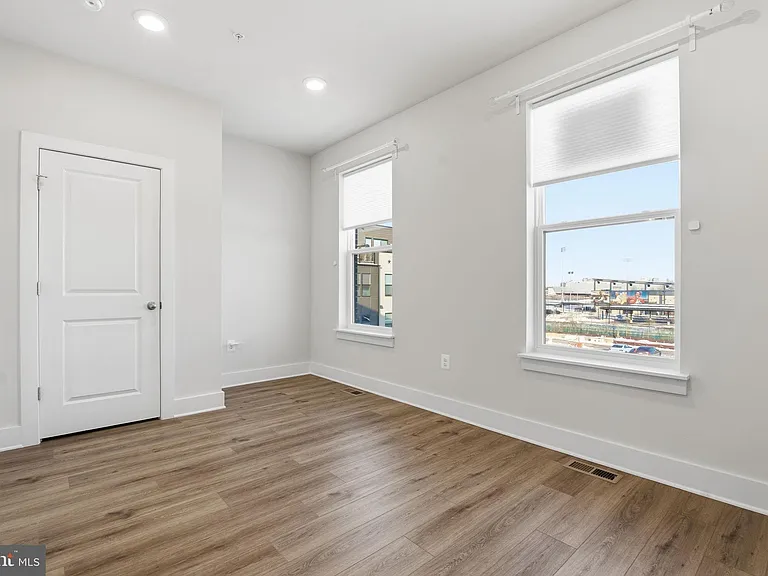 116 Crown St — Photo 24