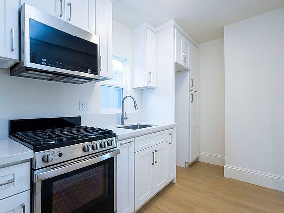 3rd image of 914 E Martin Luther King Jr Blvd #914