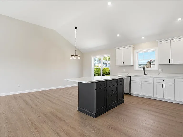 2905 Roosevelt St — Photo 12