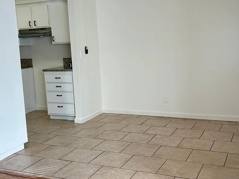 27077 HIDAWAY AVE. — Photo 3