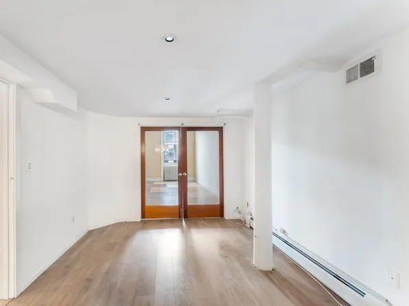 299 Pavonia Avenue image 27 of 43