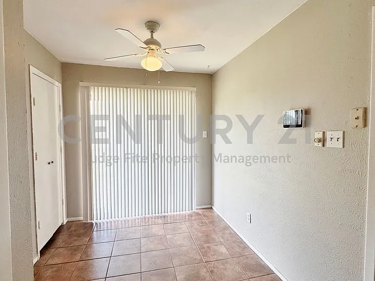1146 Meadow Creek Dr — Photo 9