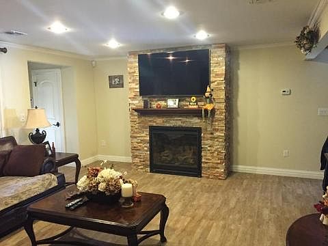 4th image of 567 Derby Dr S