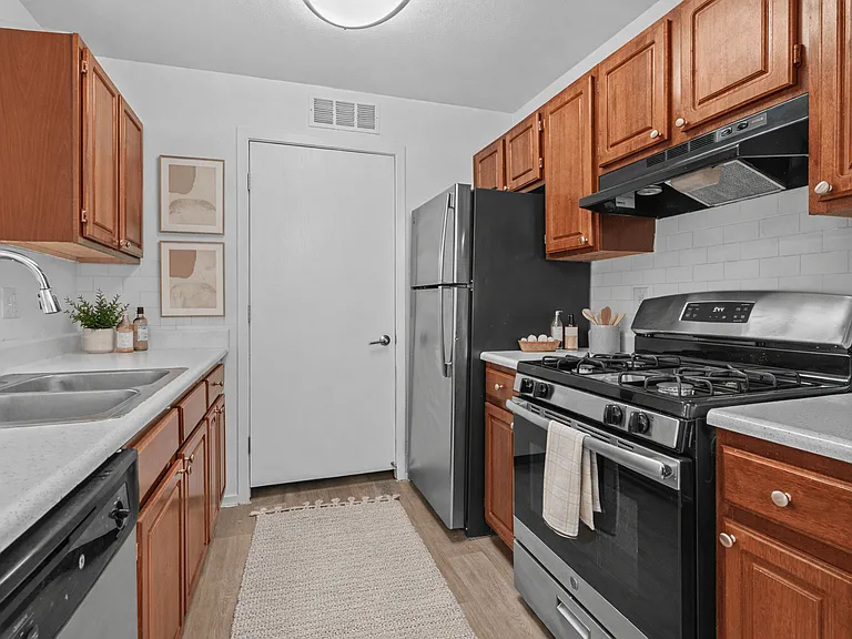 Canton Club Apartments - Canton, MI — Photo 15