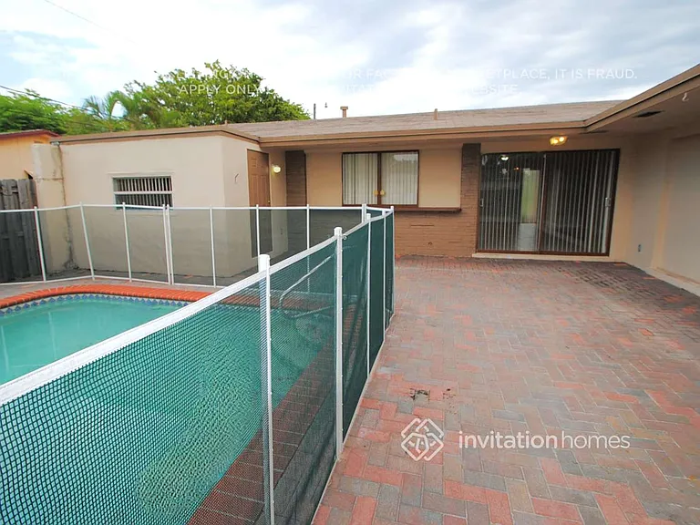 1810 N 47th Ave — Photo 9