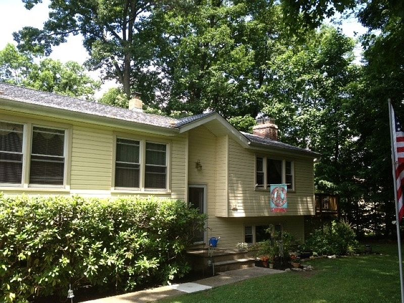 1st image of 19 Hillsdale Dr