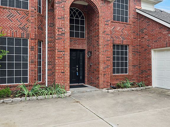 3rd image of 2702 Saint Charles Dr